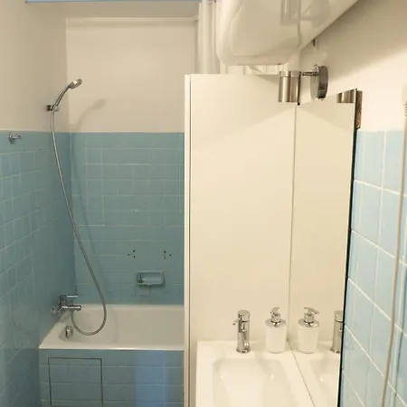 Apartment Hostnfly - Nice Apt In The Batignolles District Paris